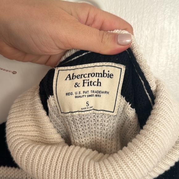 Sleeveless Sweater | Abercrombie & Fitch | Size S - Picture 3 of 4